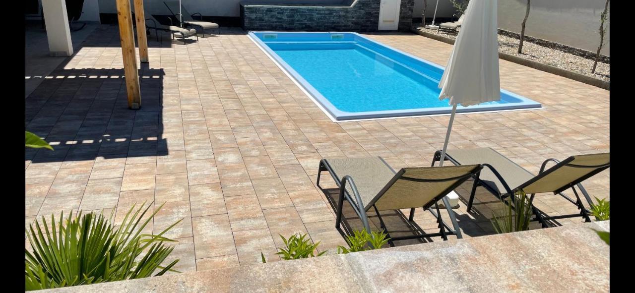Villa Mira ***** Pinezići Exterior foto