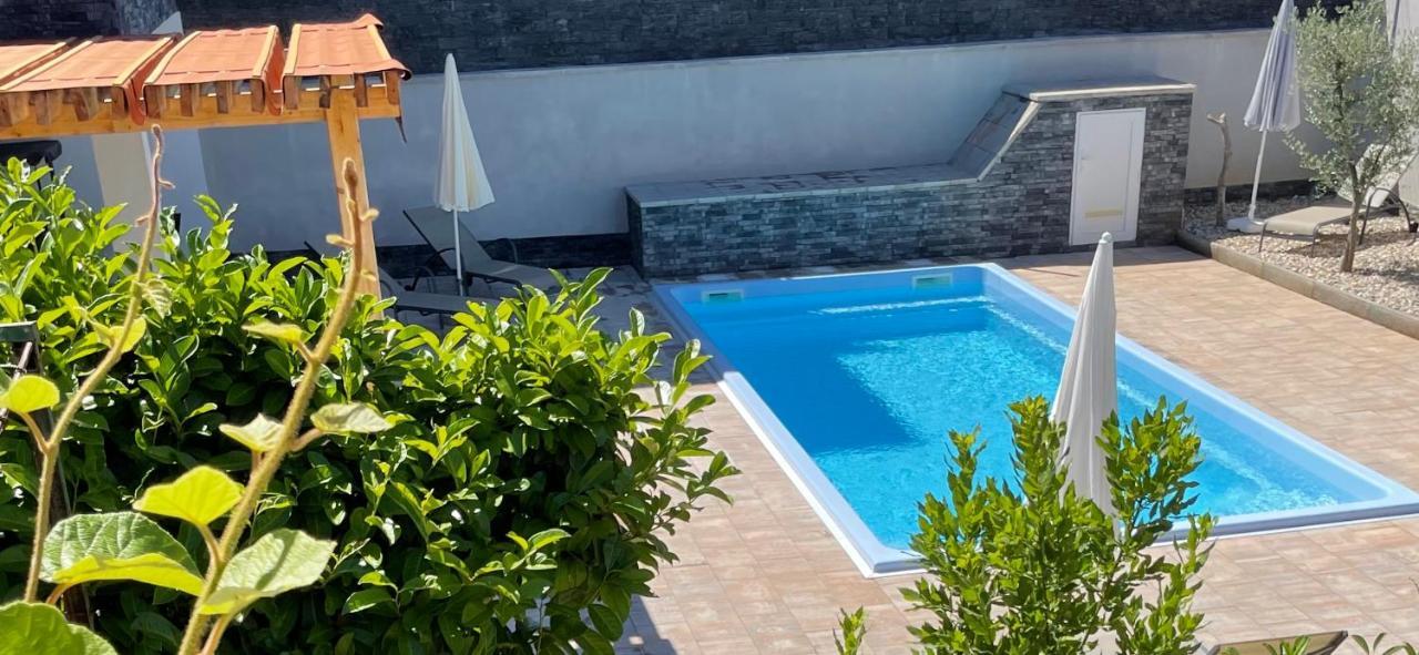 Villa Mira ***** Pinezići Exterior foto