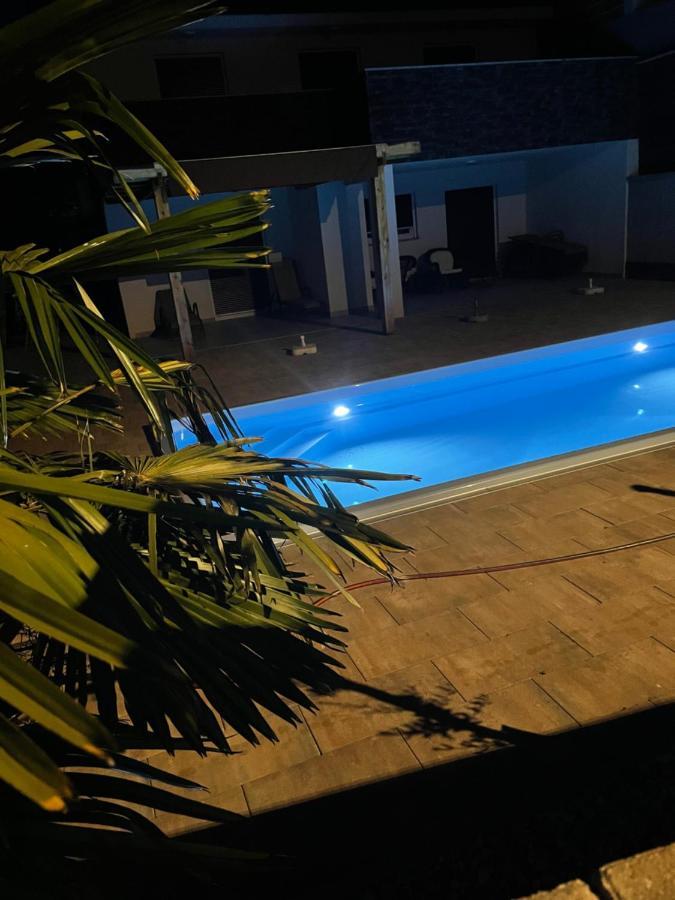 Villa Mira ***** Pinezići Exterior foto